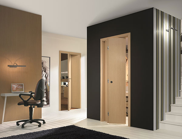 Skl&aacute;dac&iacute; dveře